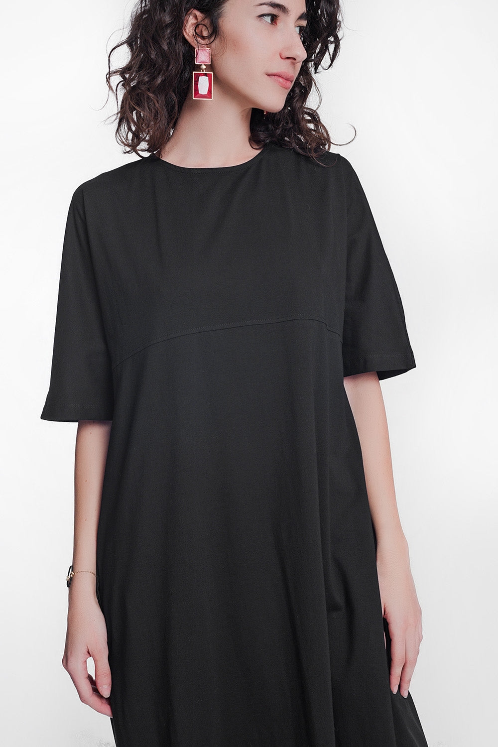 Vestido estilo camisero de popelin con cuello redondo en color negro Q2