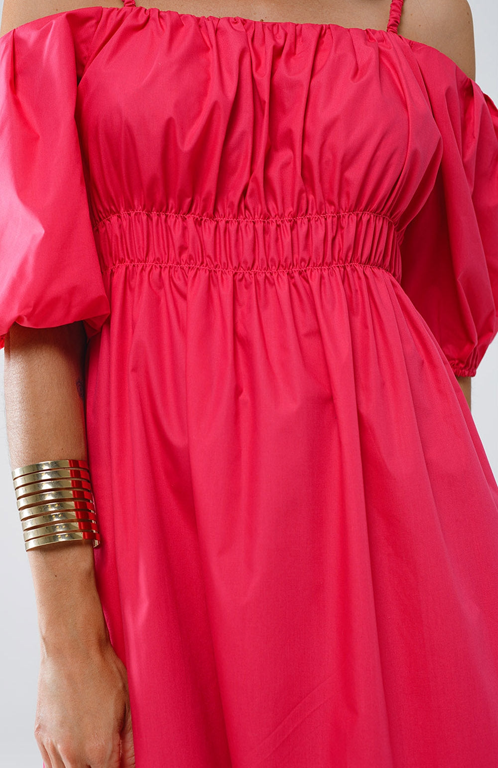 Vestido fuchsia midi de manga corta y tirantes Q2