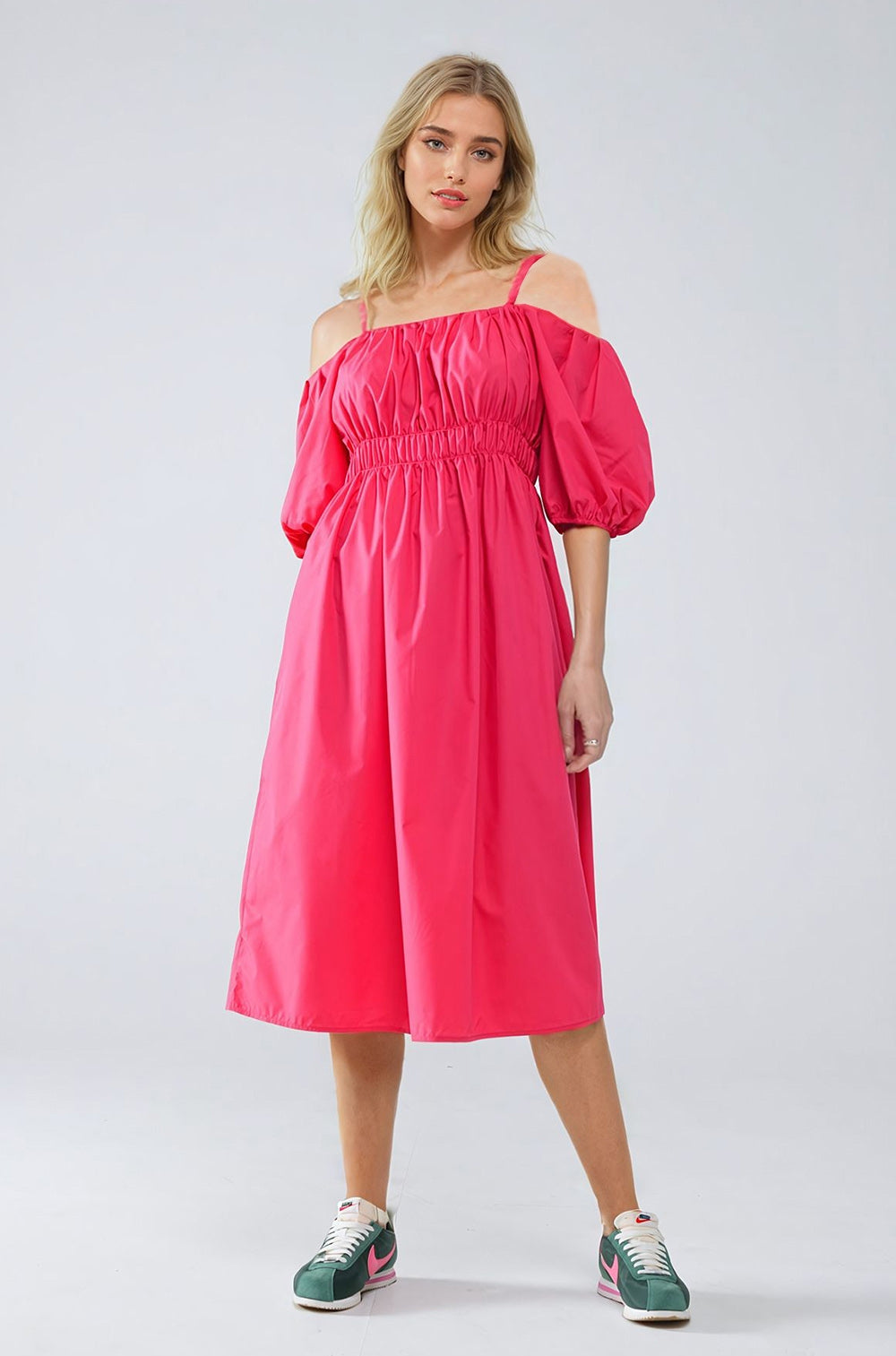 Q2 Vestido fuchsia midi de manga corta y tirantes