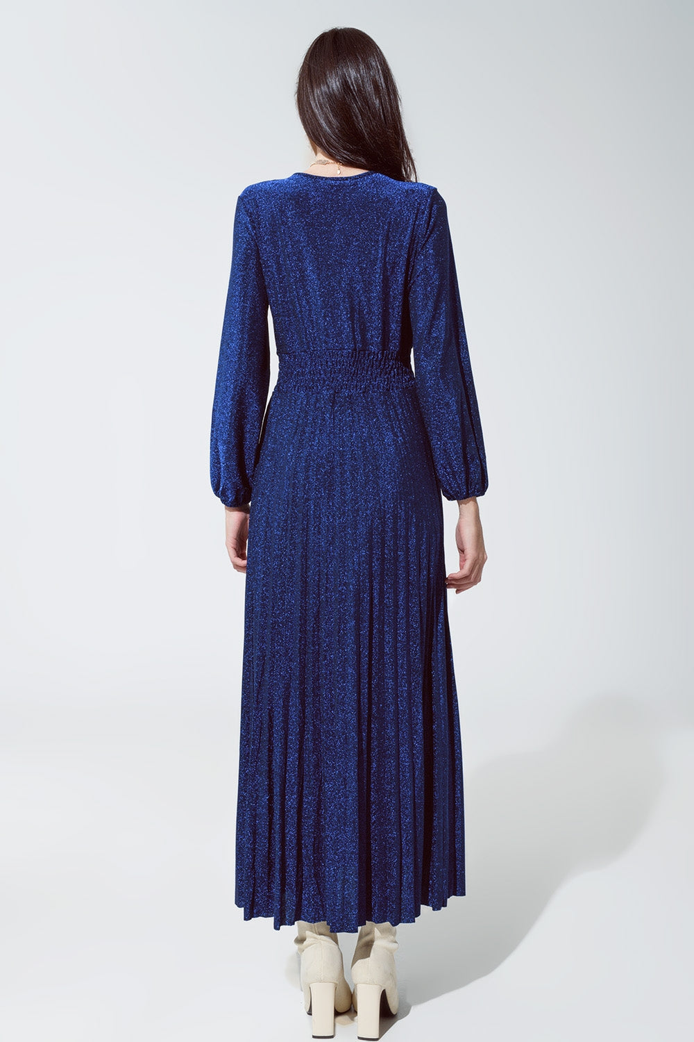 Vestido largo azul brillante entallado de talle alto y cuello en V Q2