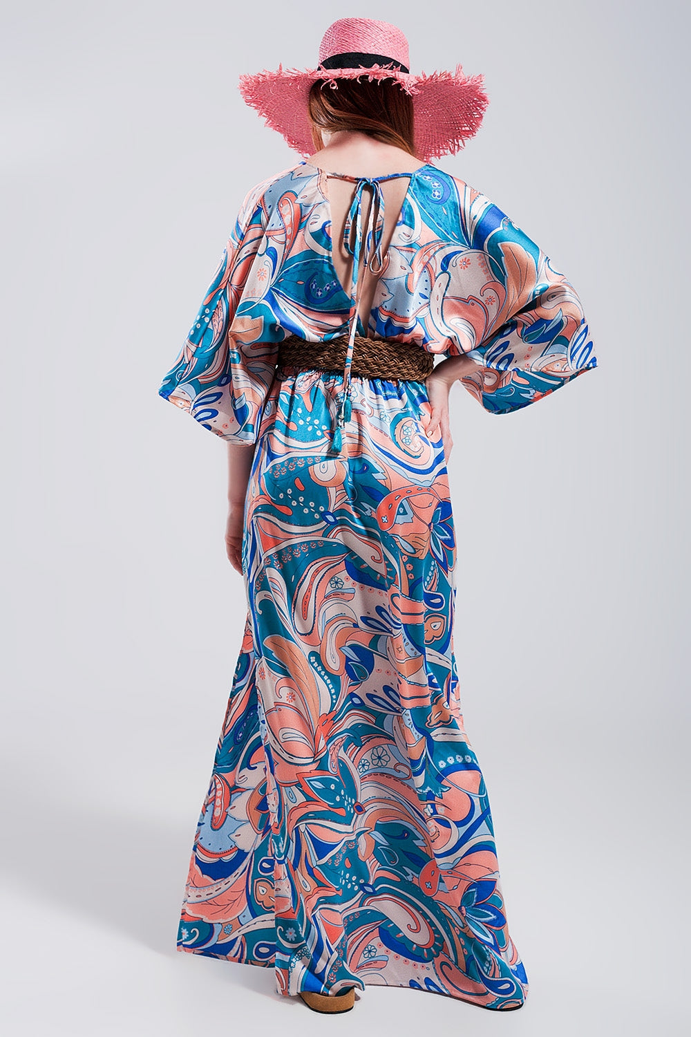 Vestido largo azul con detalles fruncidos en la cintura y lazada en la espalda Q2