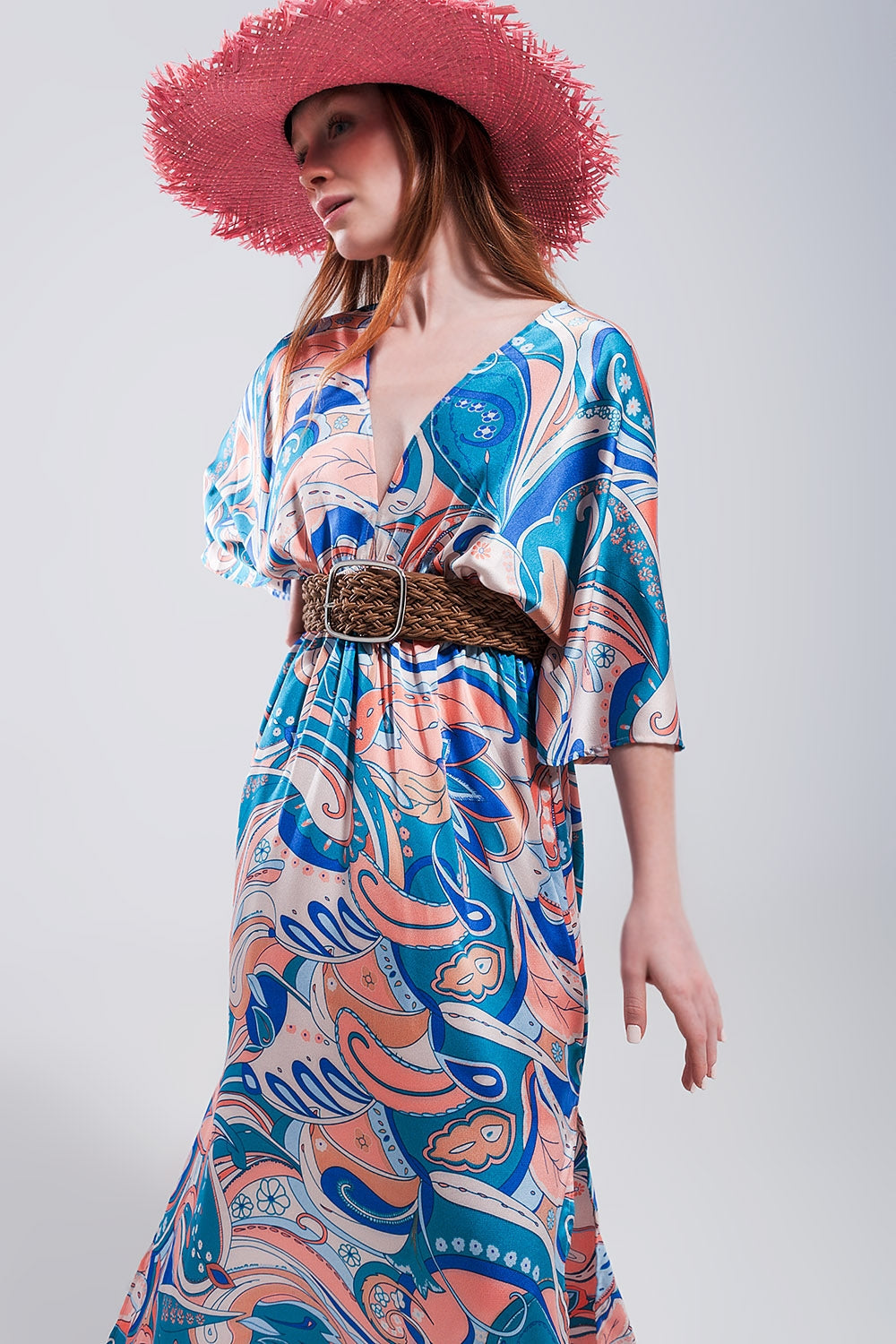 Vestido largo azul con detalles fruncidos en la cintura y lazada en la espalda Q2