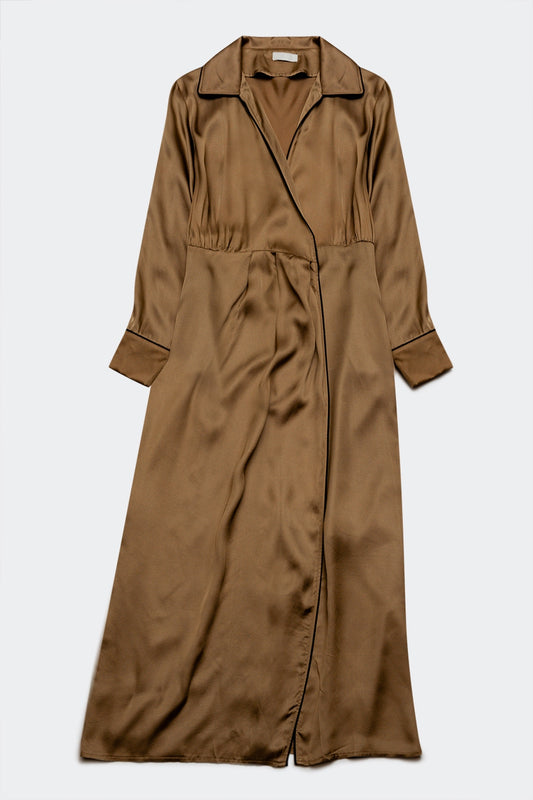 Q2 Vestido largo beige cruzado en la parte delantera de satén