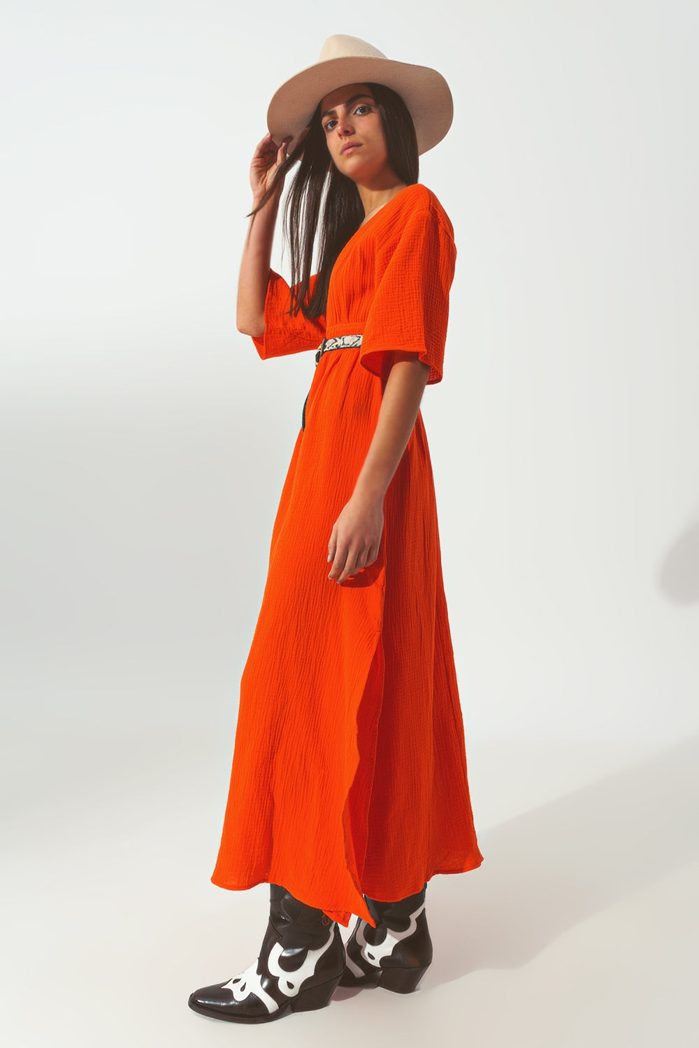 Vestido largo con cuello en V texturizado en naranja Q2