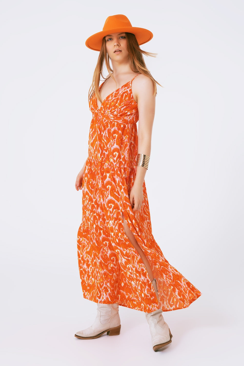 Vestido largo con estampado floral y escote en V en naranja Q2