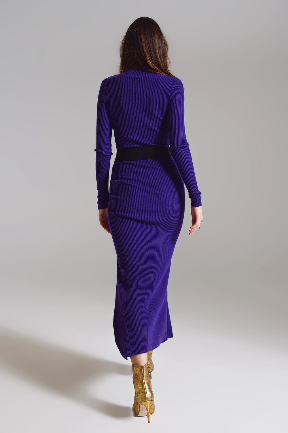 Vestido largo de punto con cuello alto en morado Q2