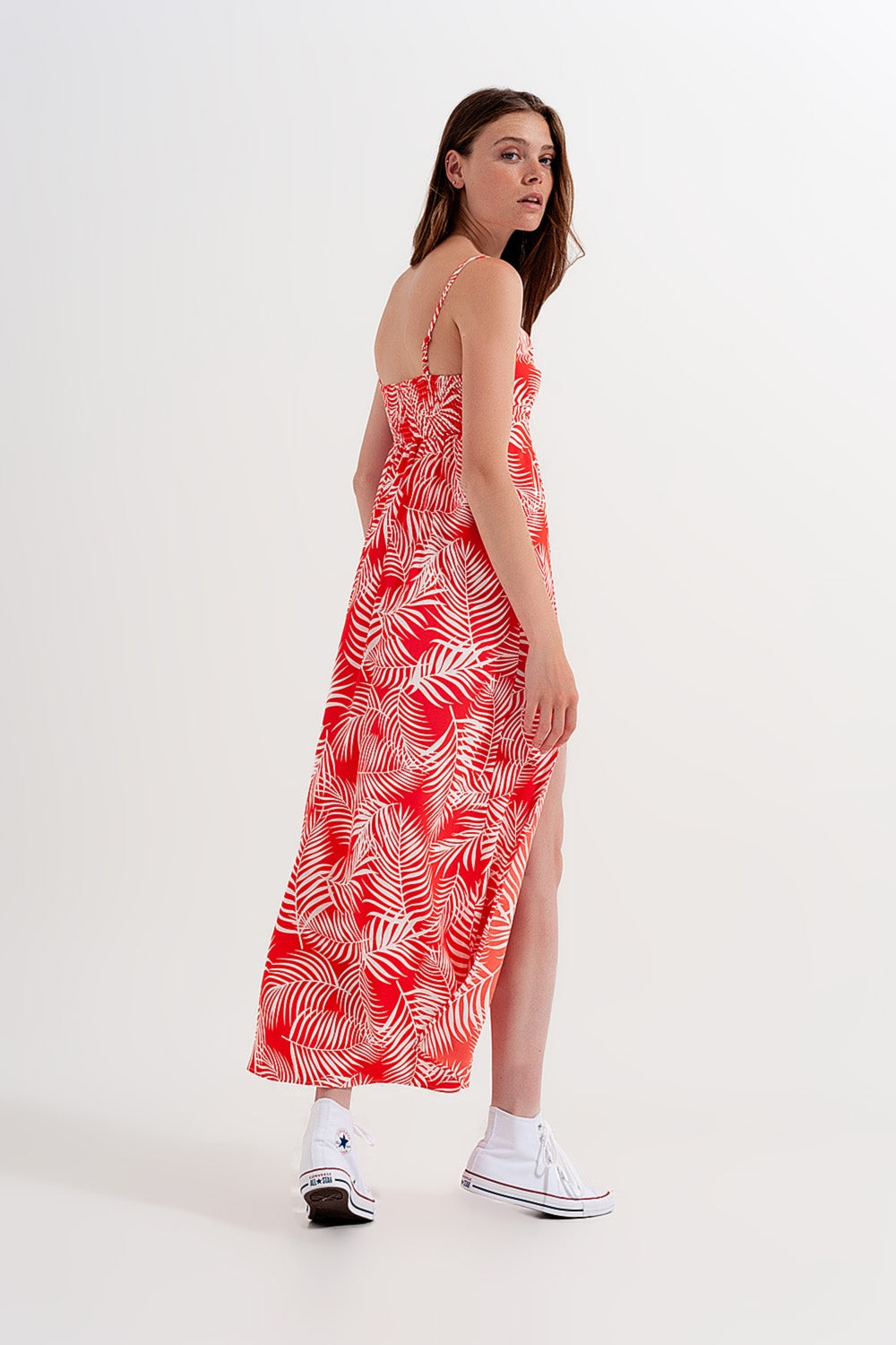 Vestido largo rojo con estampado de hojas y aberturas de A Q2