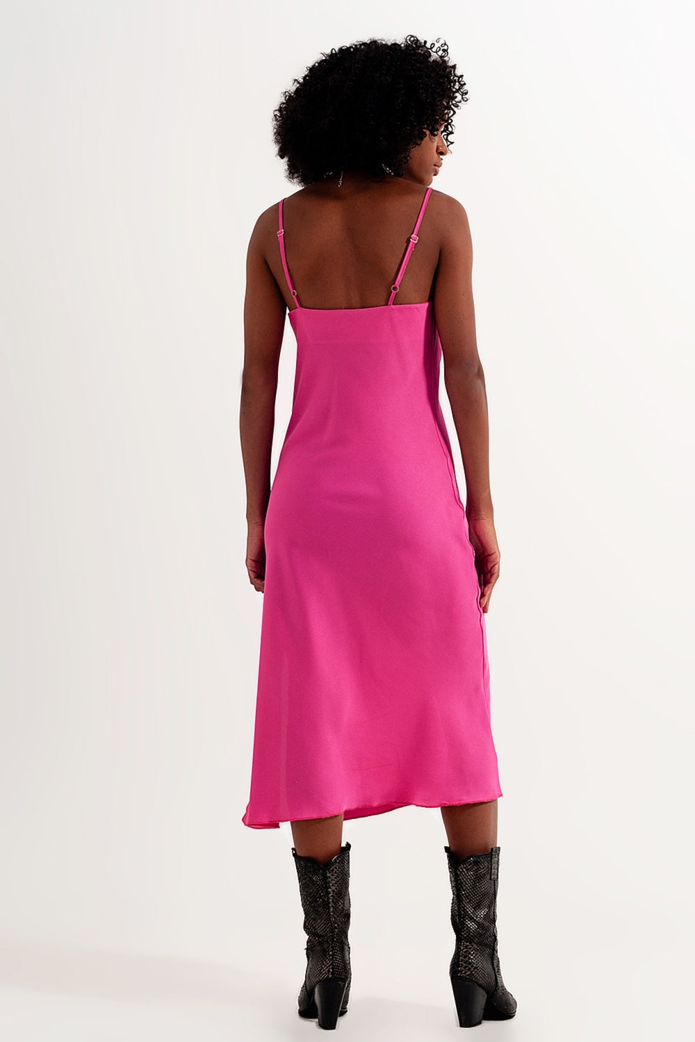 Vestido lencero de satén midi color fucsia de tirantes Q2