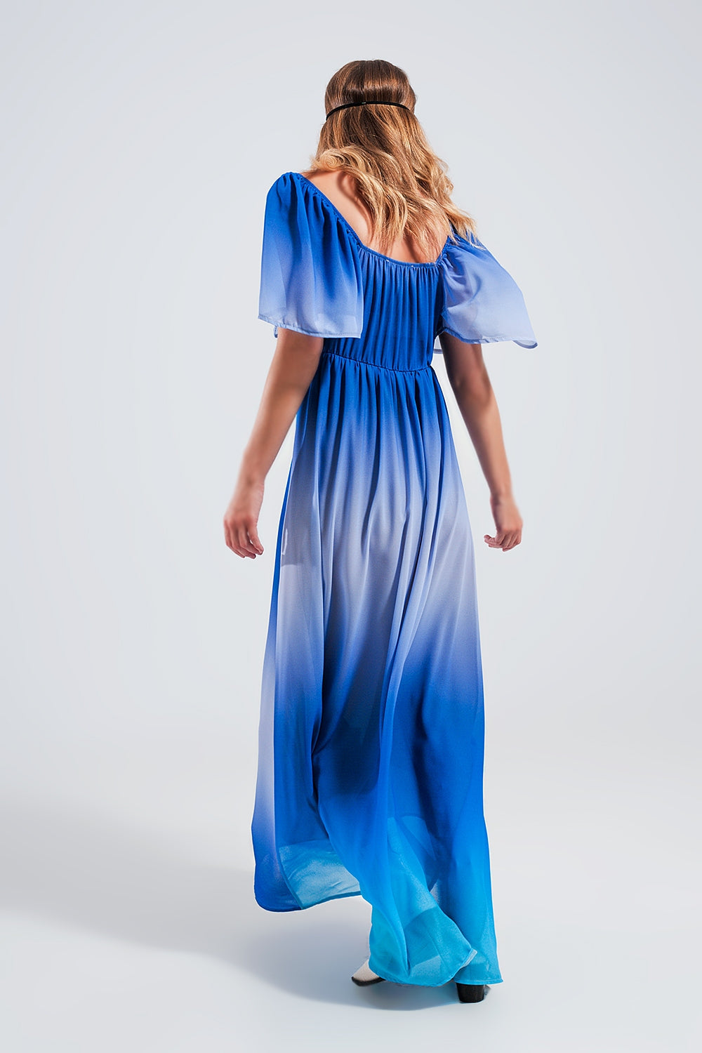 Vestido maxi con diseño degradado y escote corazón azul Q2