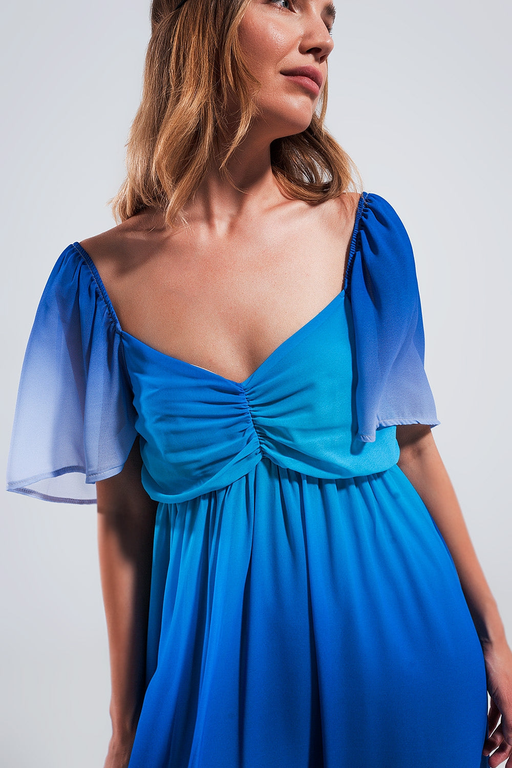 Vestido maxi con diseño degradado y escote corazón azul Q2