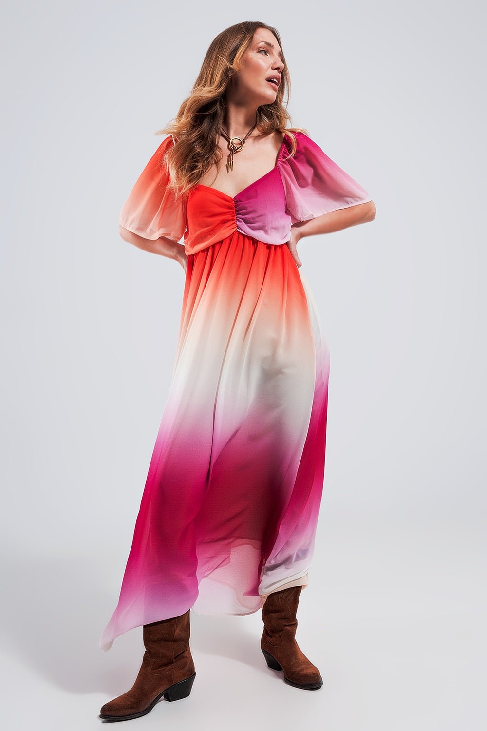 Vestido maxi con diseño degradado y escote corazón fucsia Q2