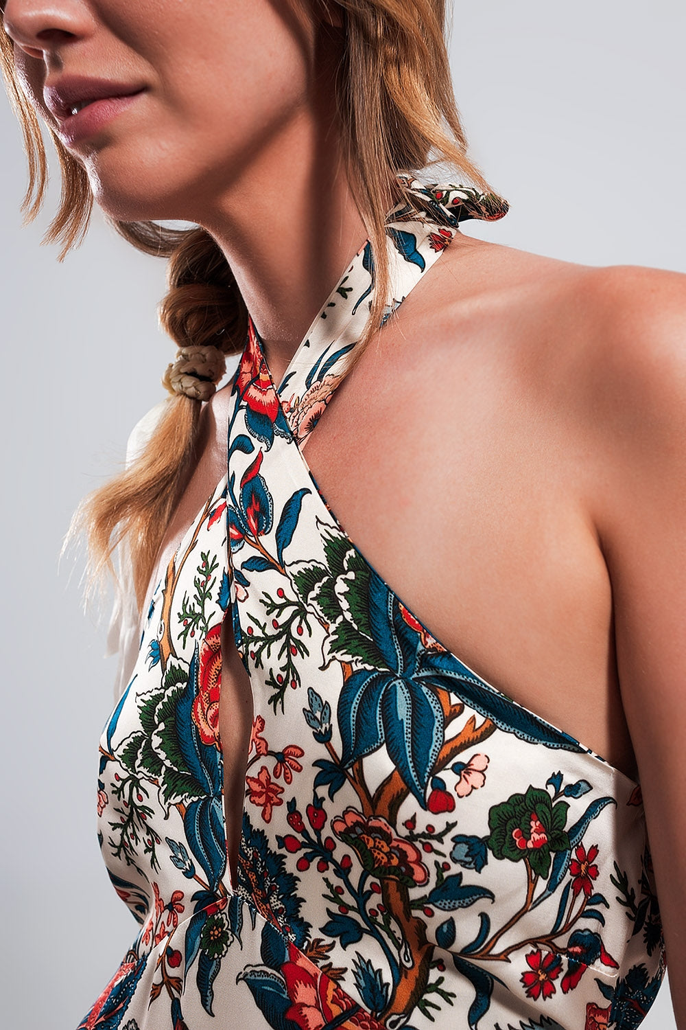 Vestido maxi con estampado de cachemir y cuello halter beige Q2