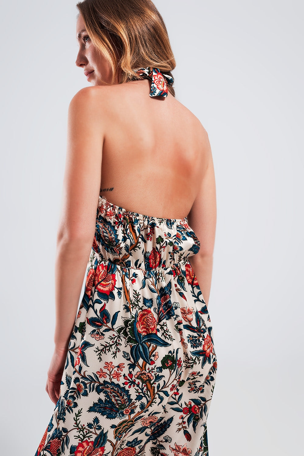 Vestido maxi con estampado de cachemir y cuello halter beige Q2