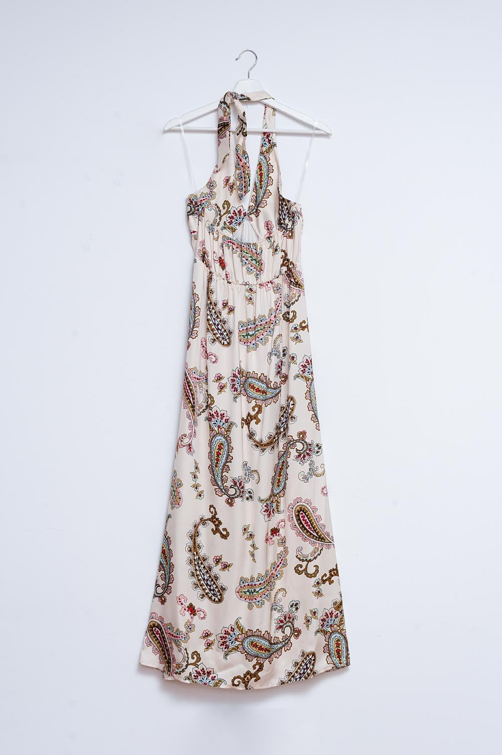 Vestido maxi con estampado de cachemir y cuello halter Q2