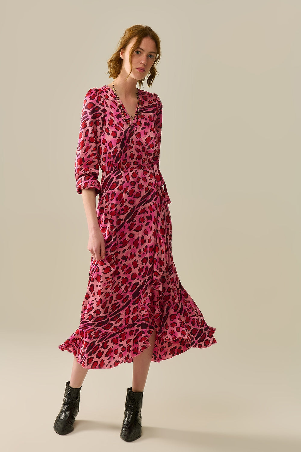 Vestido Maxi Cruzado en Satén con Estampado de Leopardo Fucsia Q2