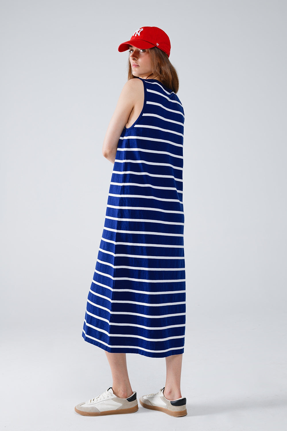 Vestido maxi De Tirantes Con Cuello Redondo En Azul Marino Con Rayas Blancas Q2