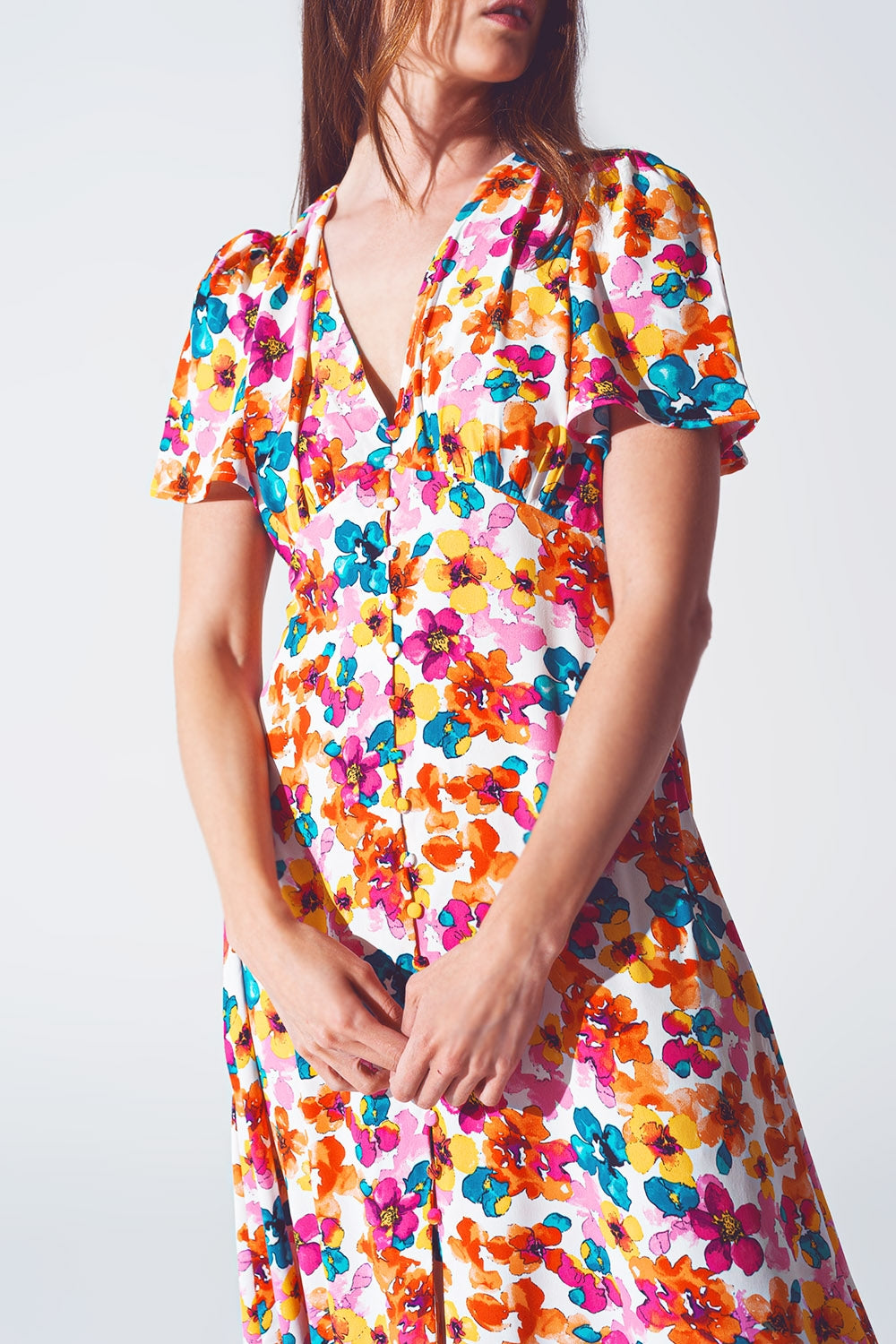 Vestido midi con cintura ajustada en estampado floral multicolor Q2