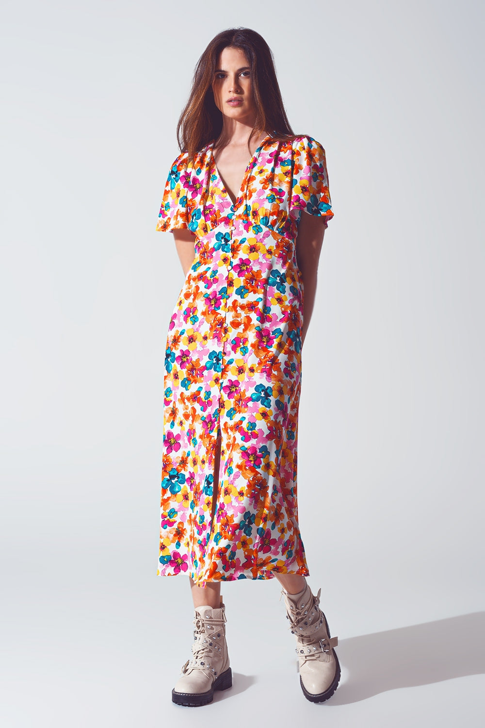 Vestido midi con cintura ajustada en estampado floral multicolor Q2