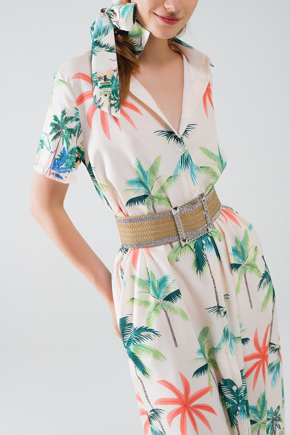 Vestido midi crema con estampado playero y cuello polo Q2
