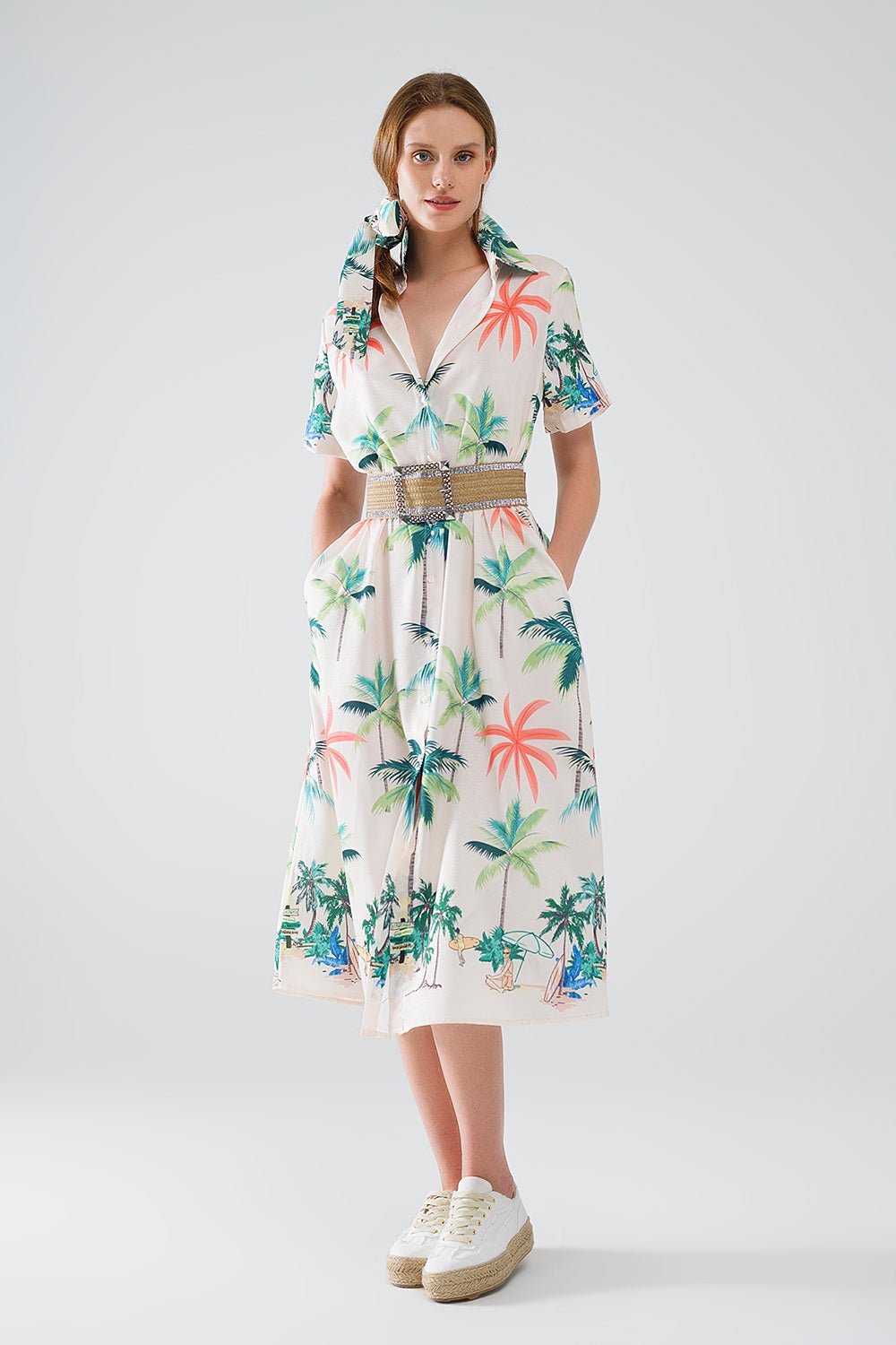 Q2 Vestido midi crema con estampado playero y cuello polo