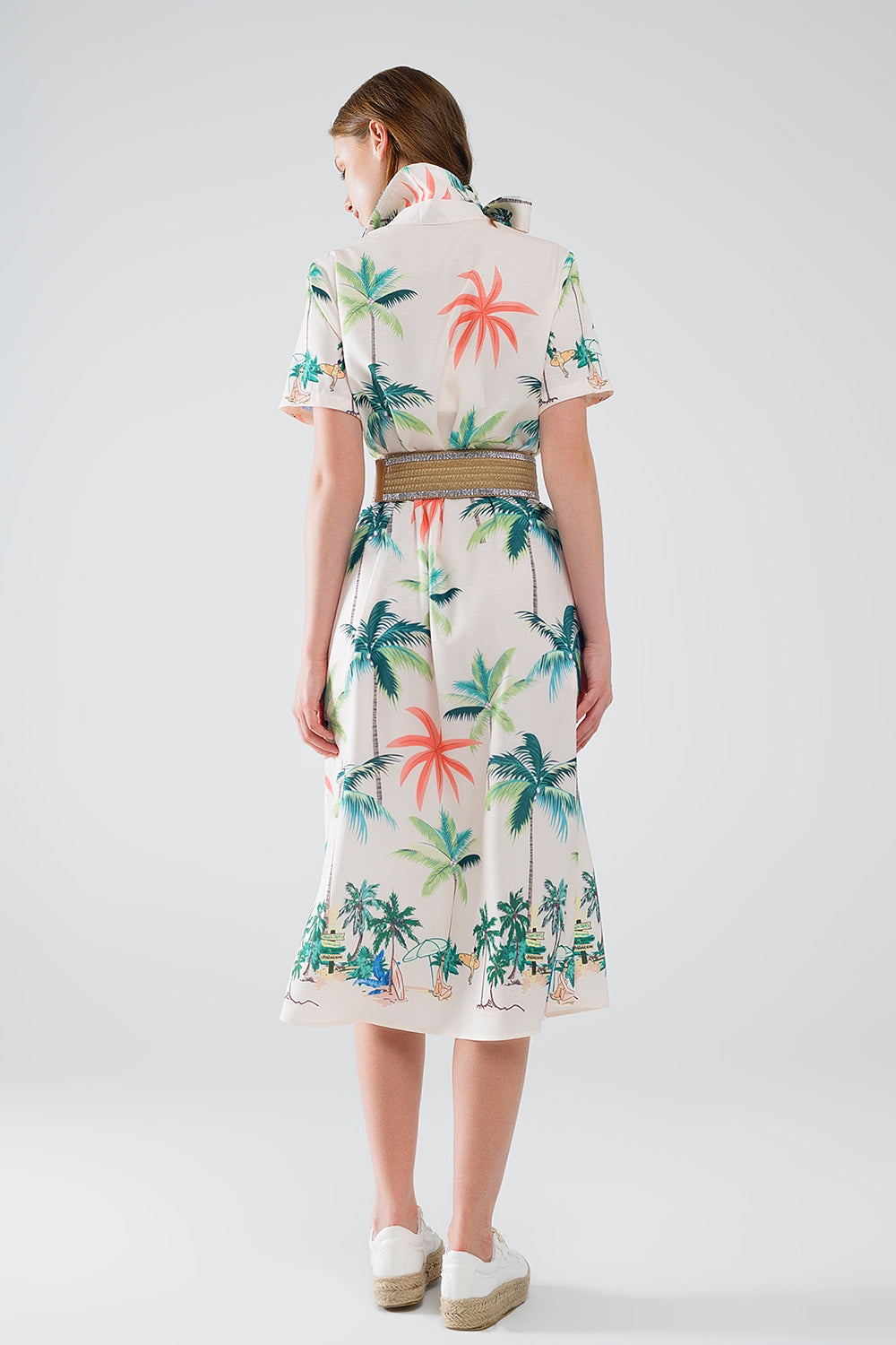 Vestido midi crema con estampado playero y cuello polo Q2