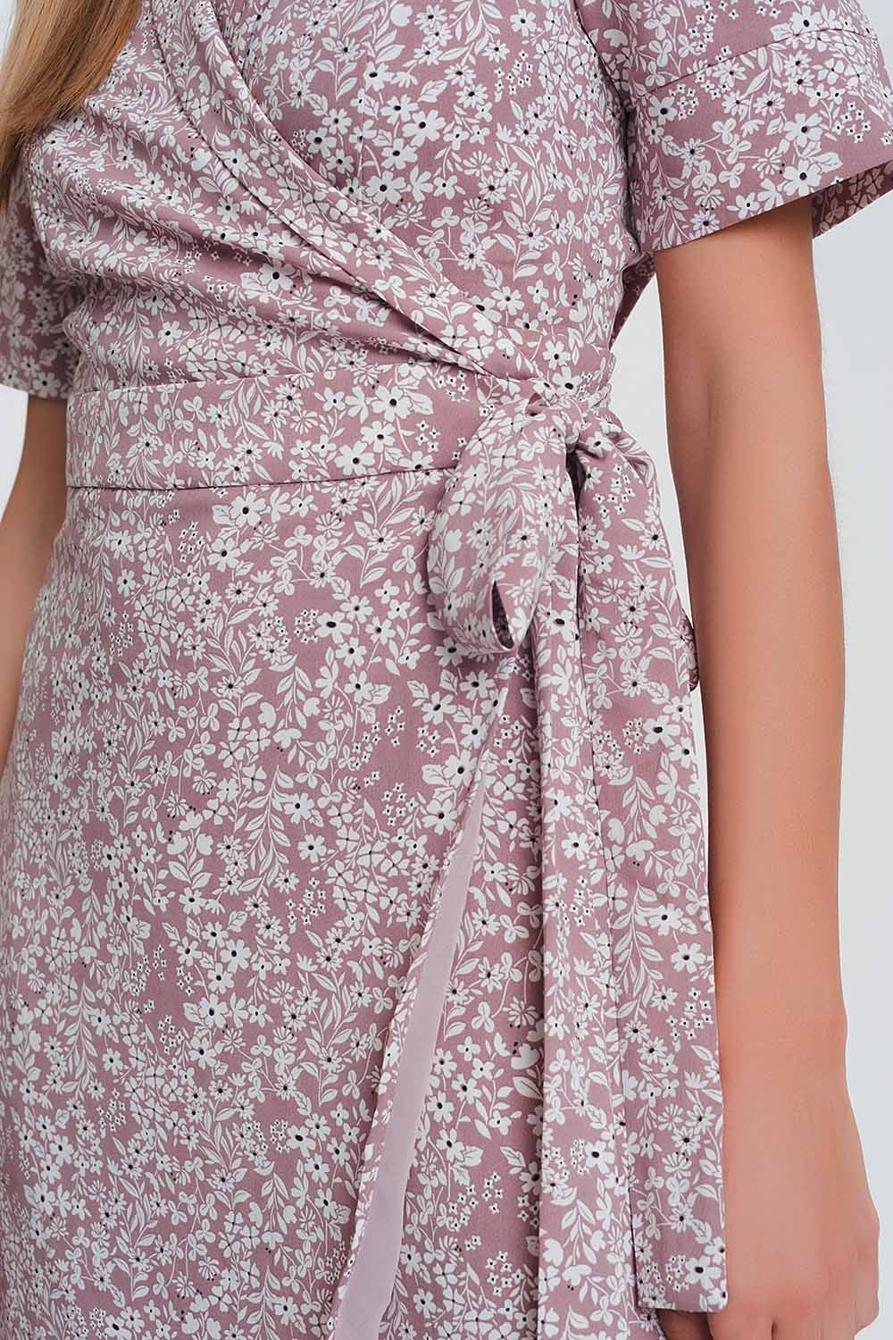 Vestido midi cruzado con estampado floral en rosa Q2