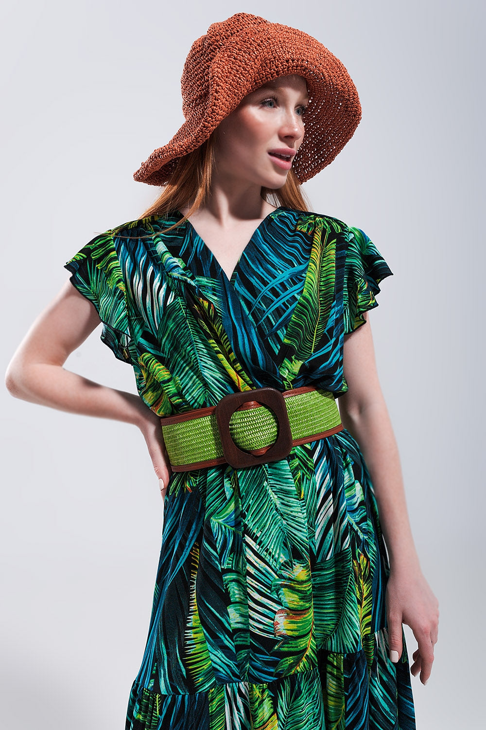 Vestido midi de manga corta y falda escalonada con estampado tropical Q2