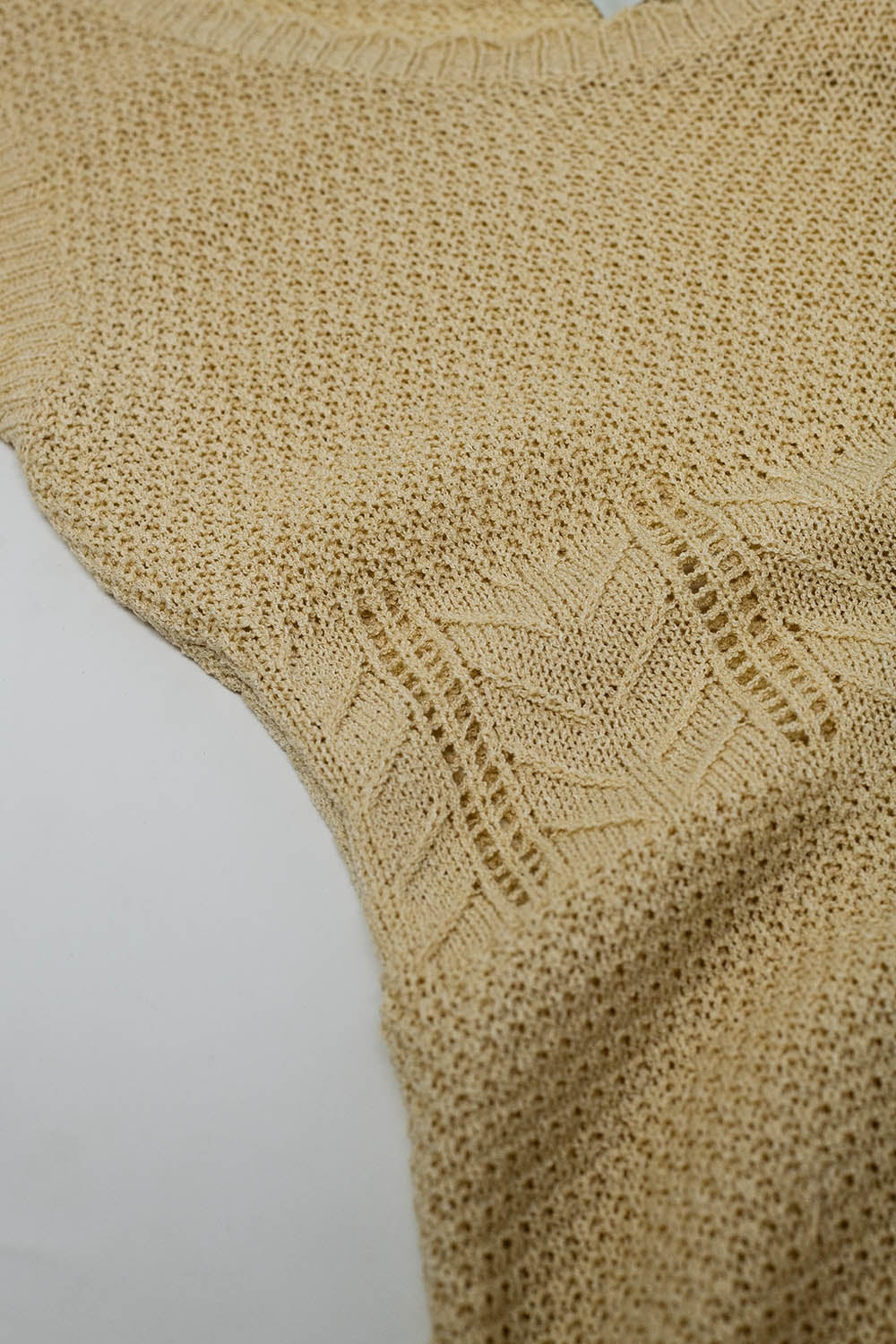 Vestido midi de punto beige sin mangas y cuello redondo Q2