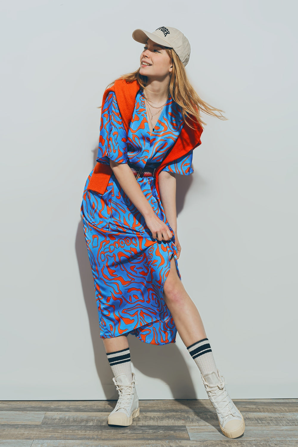 Q2 Vestido Midi de Satén con Cuello en V en Azul