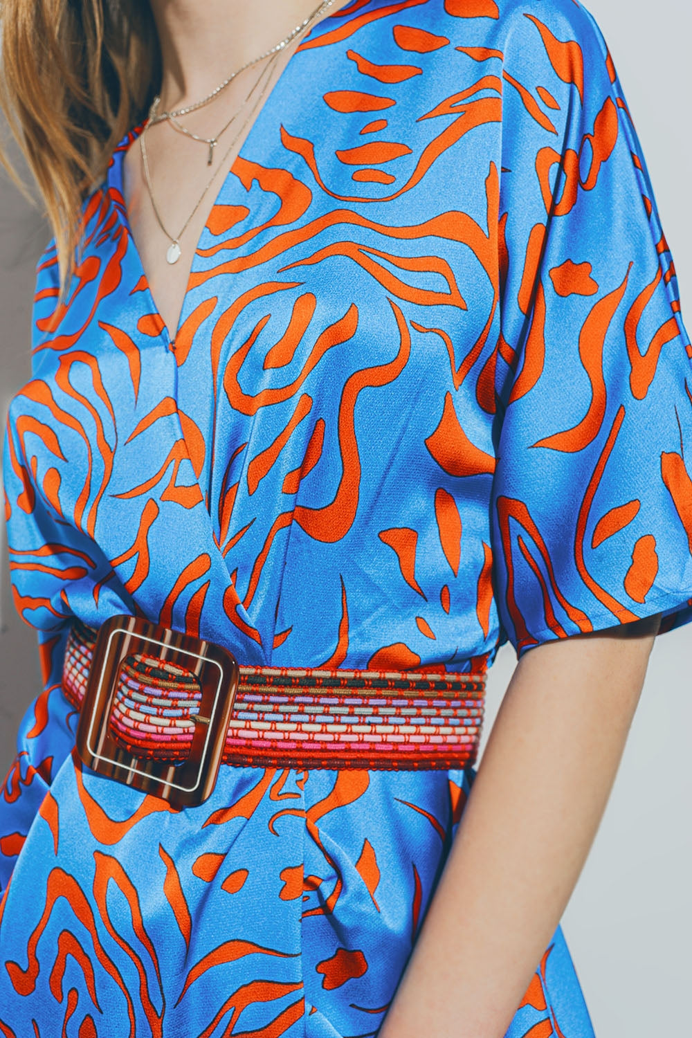 Vestido Midi de Satén con Cuello en V en Azul Q2