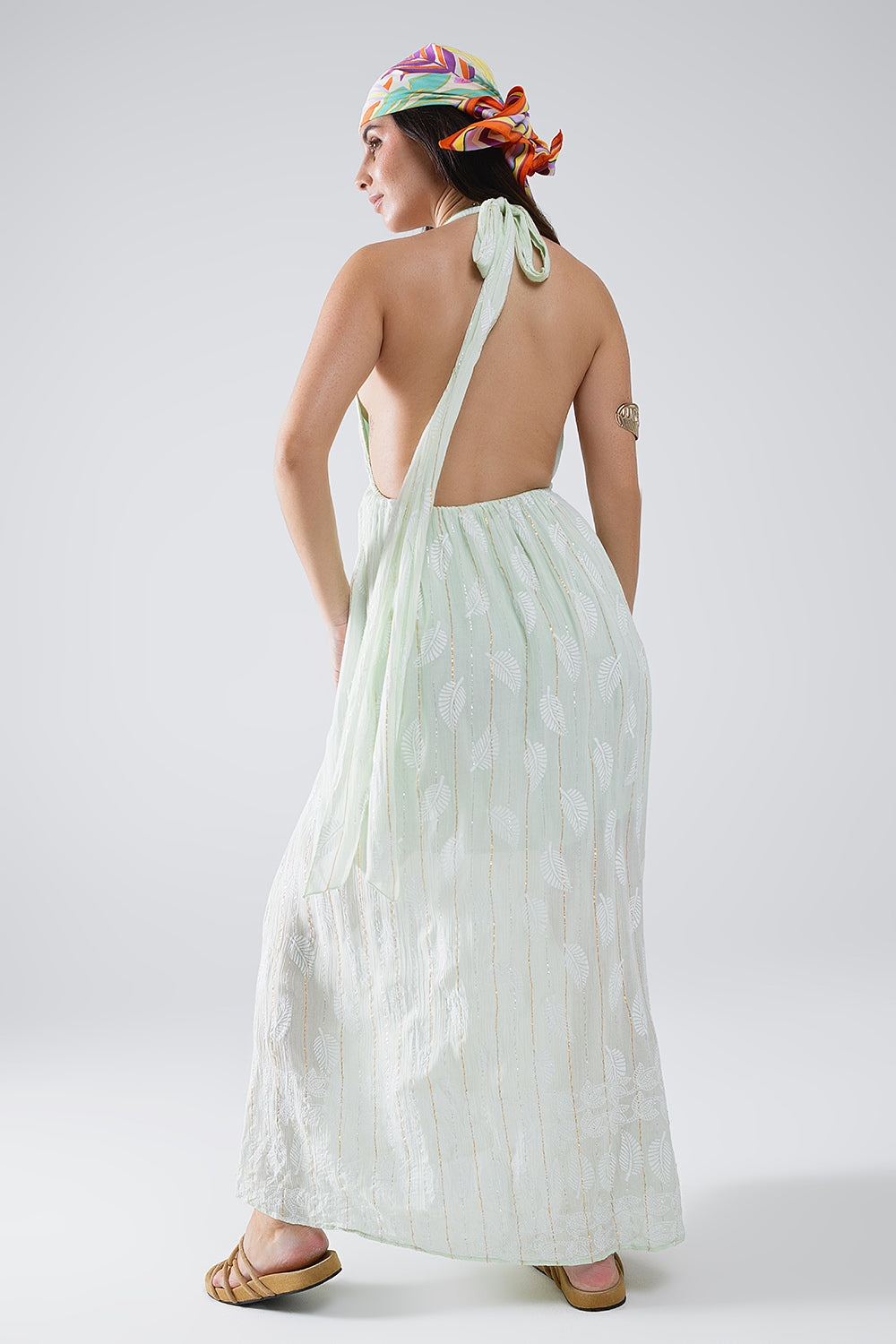 Vestido Midi Halter con estampado de hojas color menta y detalles de lúrex Q2