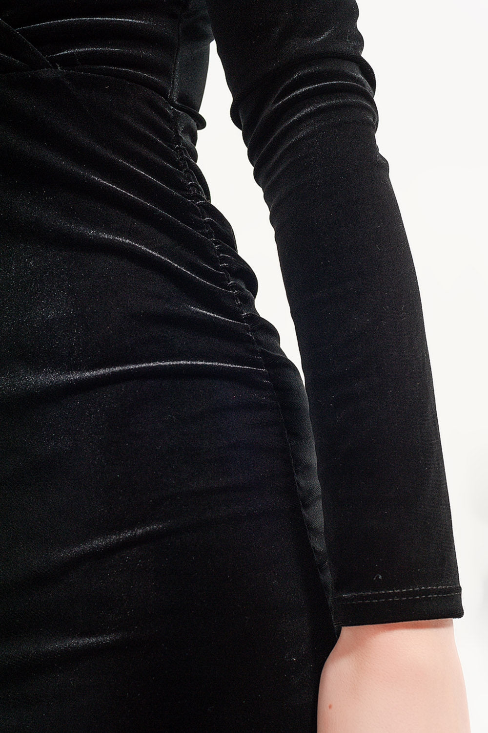 Vestido midi negro manga larga de terciopelo Q2