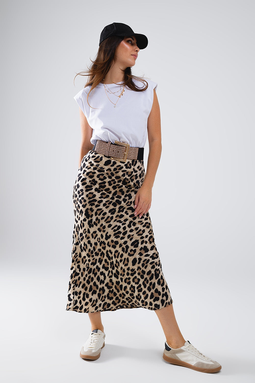 Vestido midi satinado en contraste con estampado de leopardo Q2