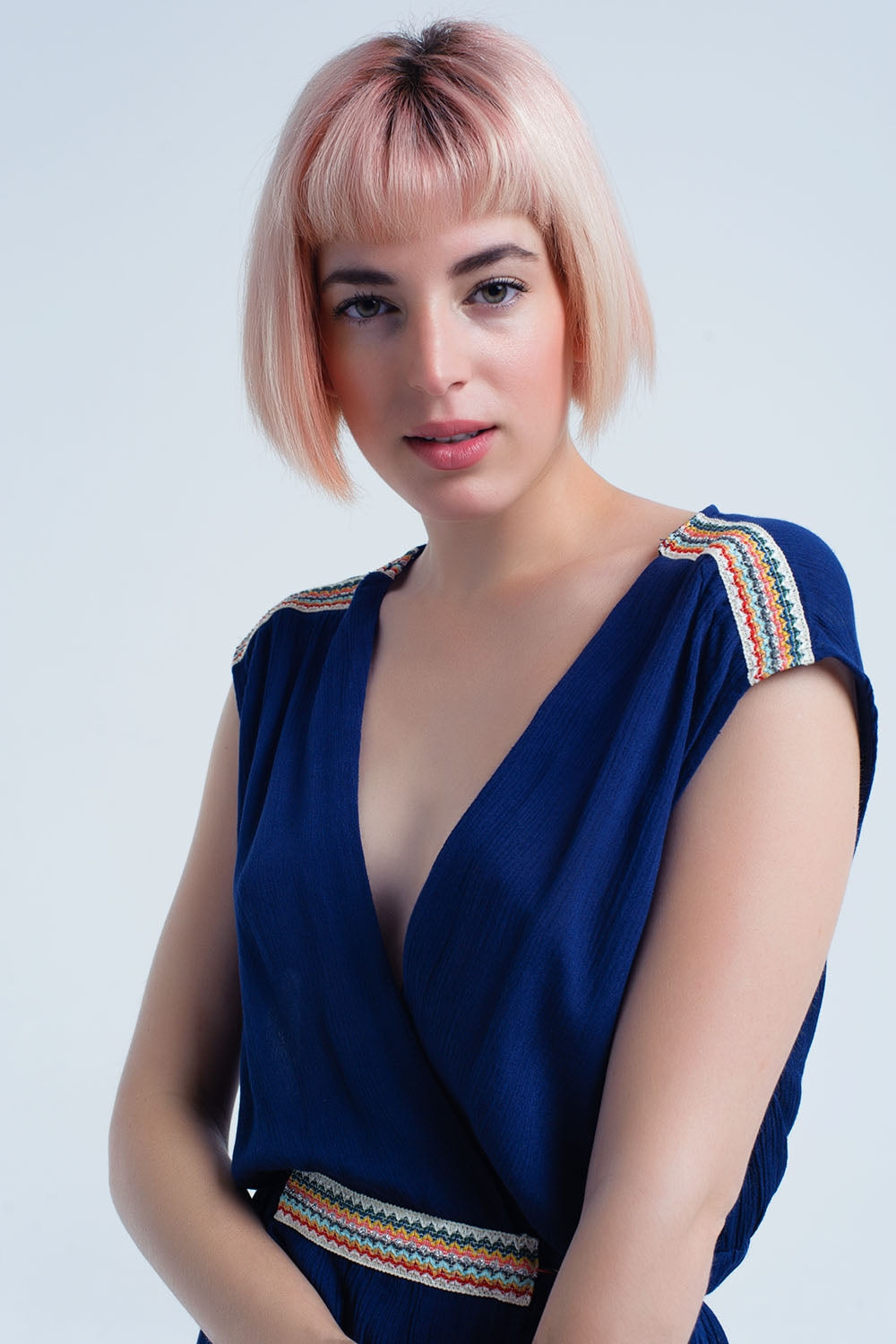 Vestido mini azul marino con bordados Q2