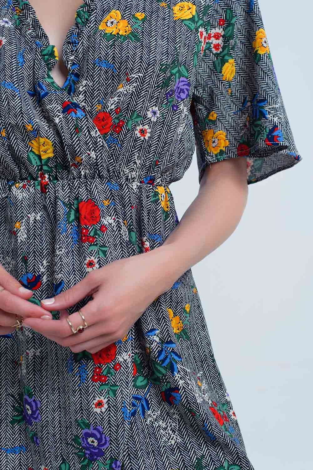 Vestido mini con abertura y flores de colores impresas Q2