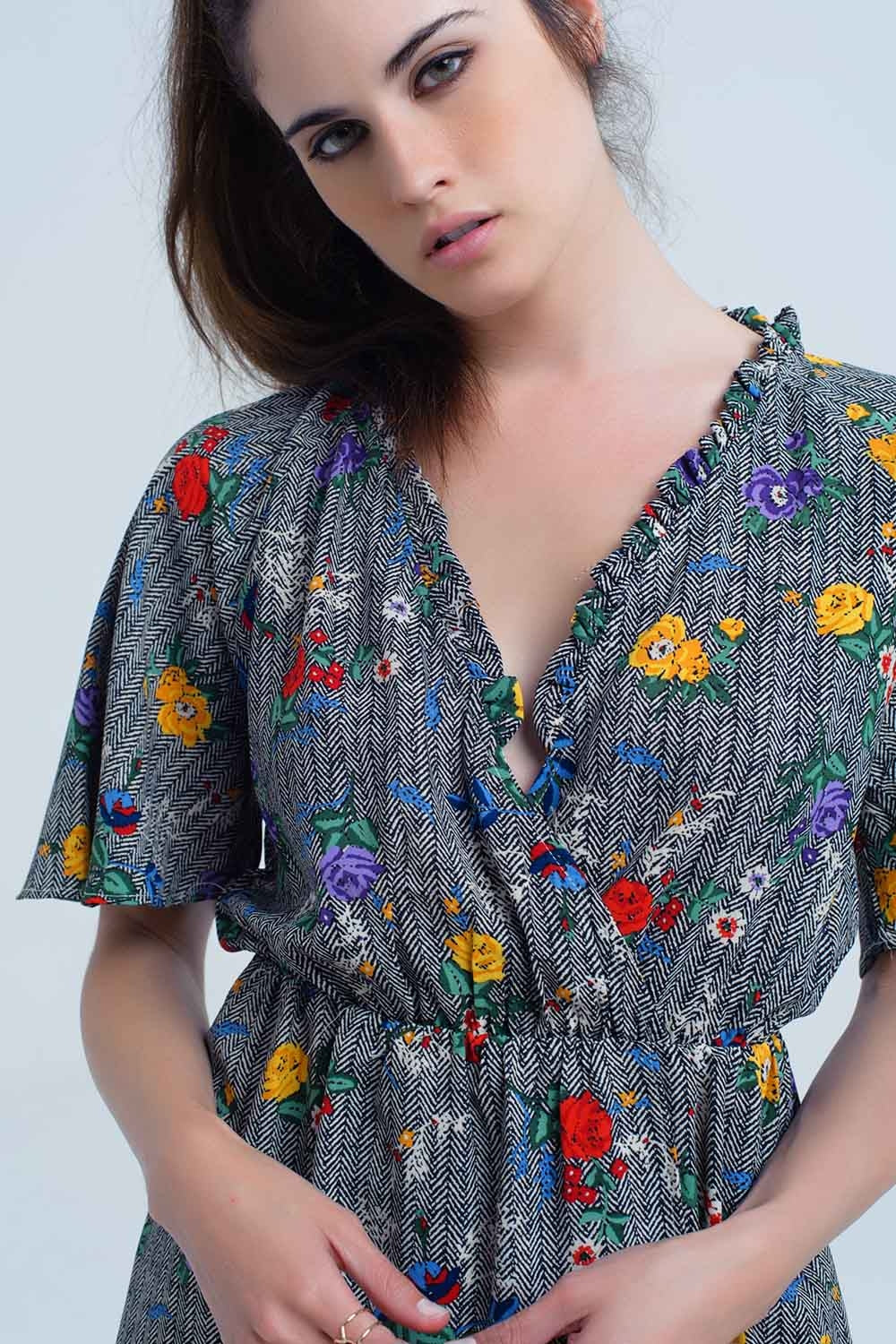 Vestido mini con abertura y flores de colores impresas Q2