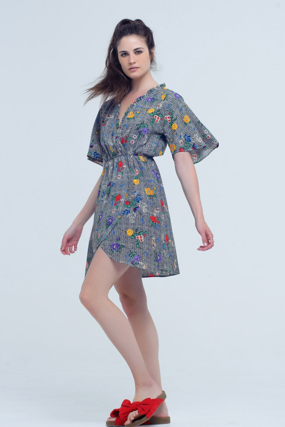 Vestido mini con abertura y flores de colores impresas Q2