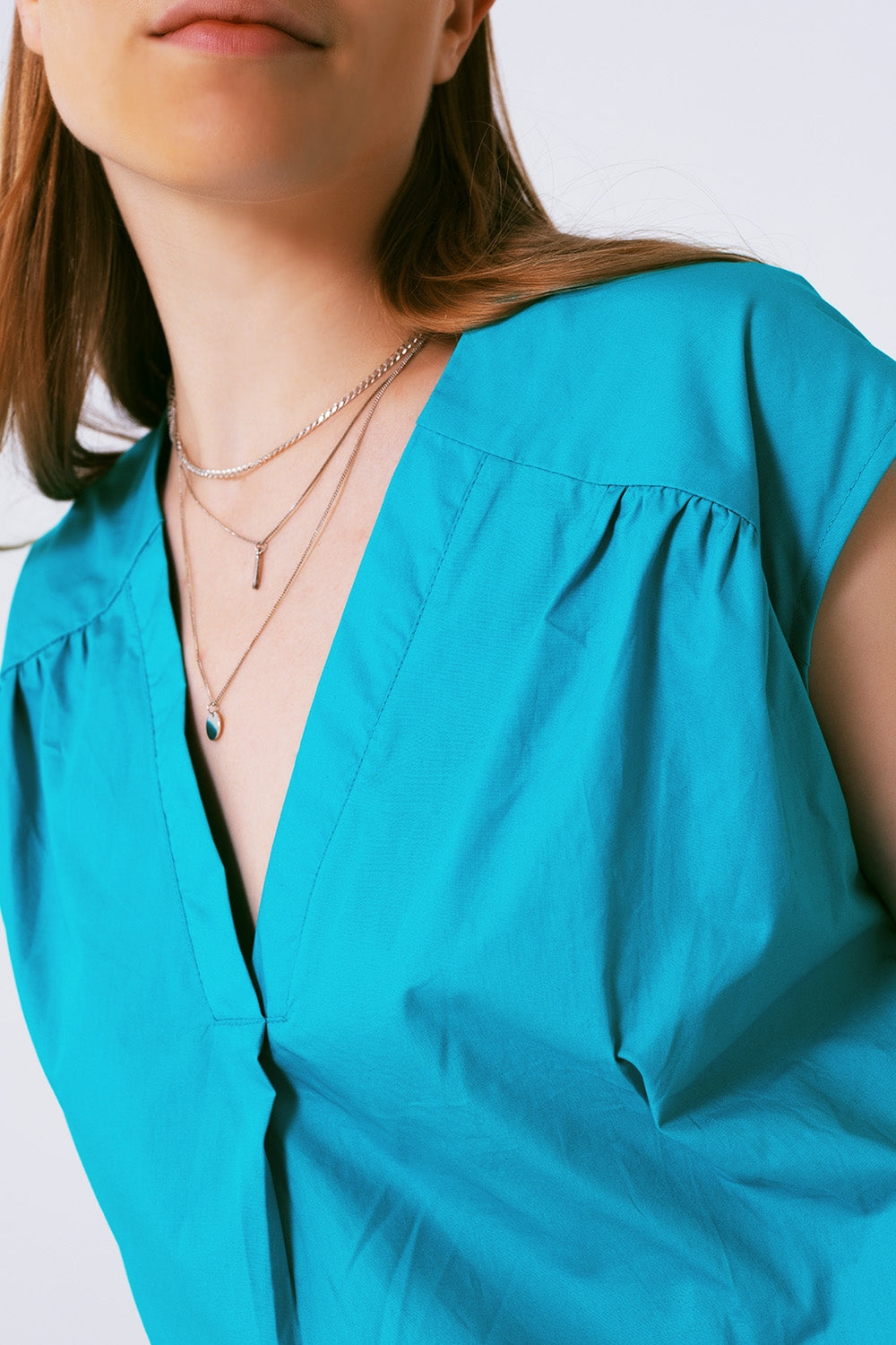 Vestido mini de popelina sin mangas en turquesa Q2