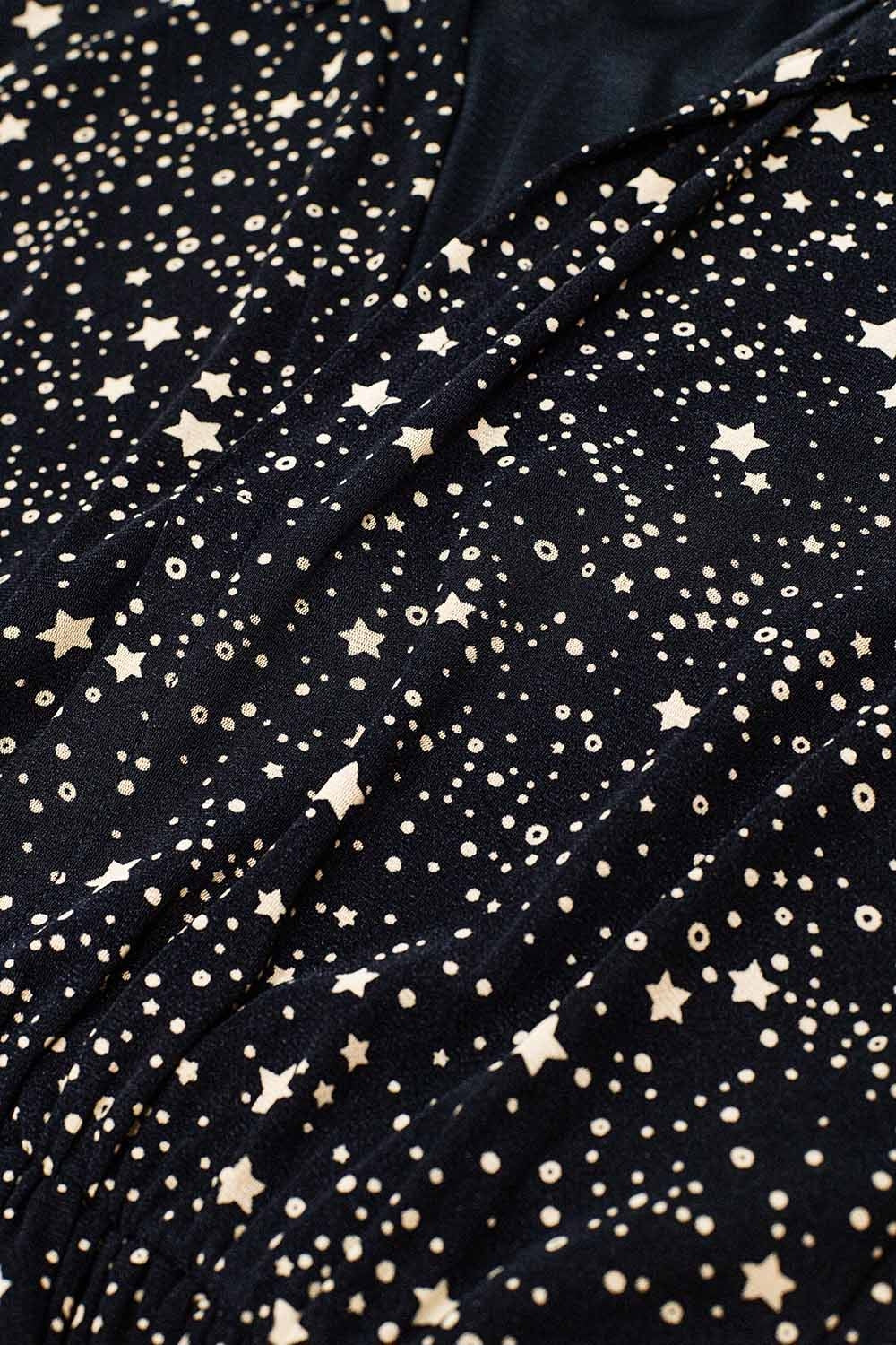 Vestido negro de malla con estampado de estrellas Q2