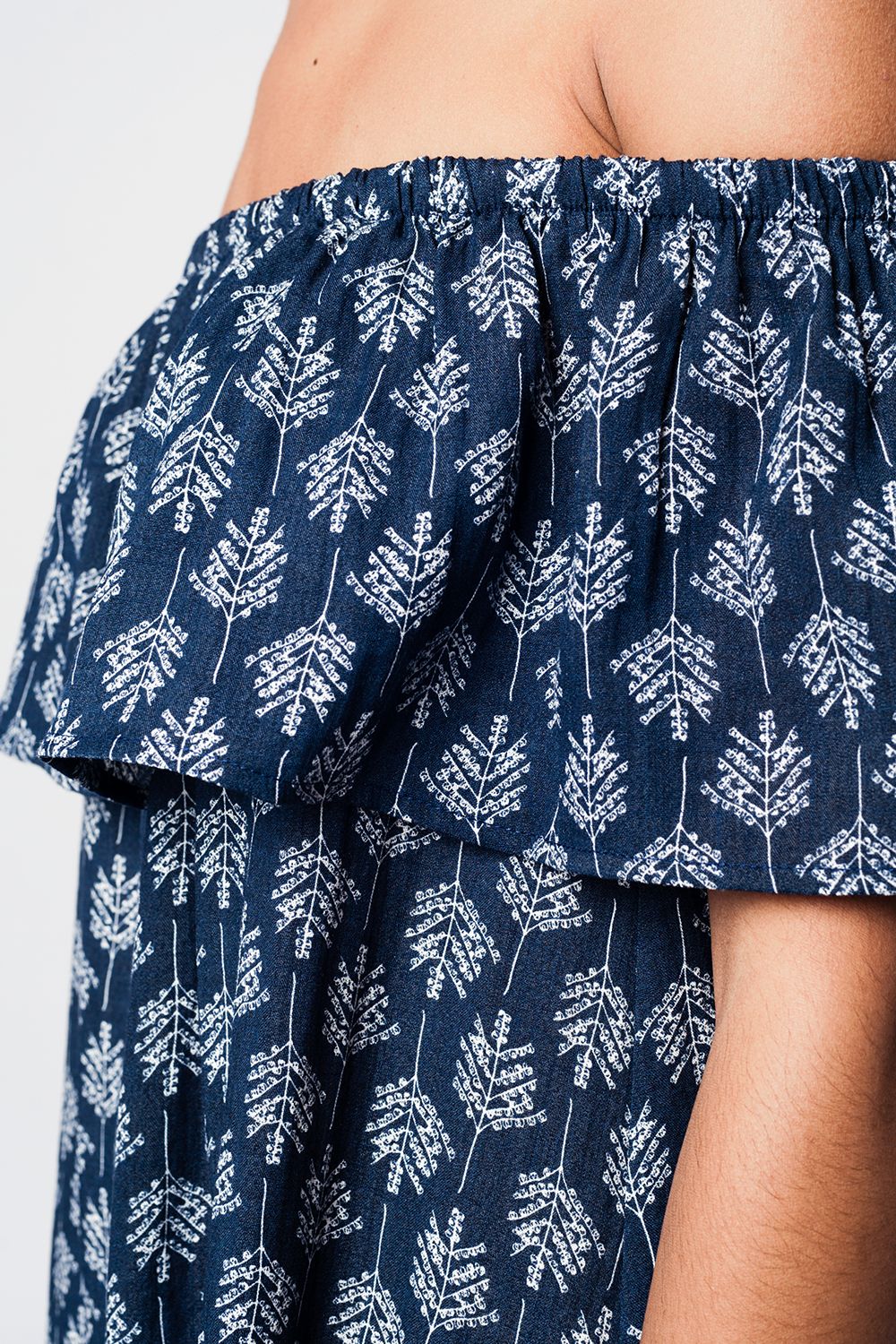 Vestido playa midi azul marino con hombros decubiertos Q2