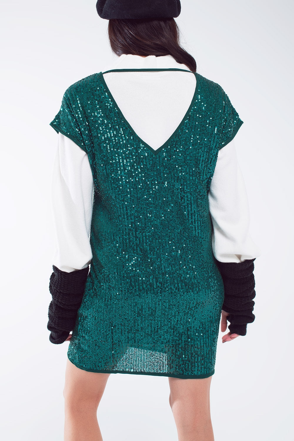 Vestido relajado de lentejuelas con mangas cortas y espalda abierta en verde Q2