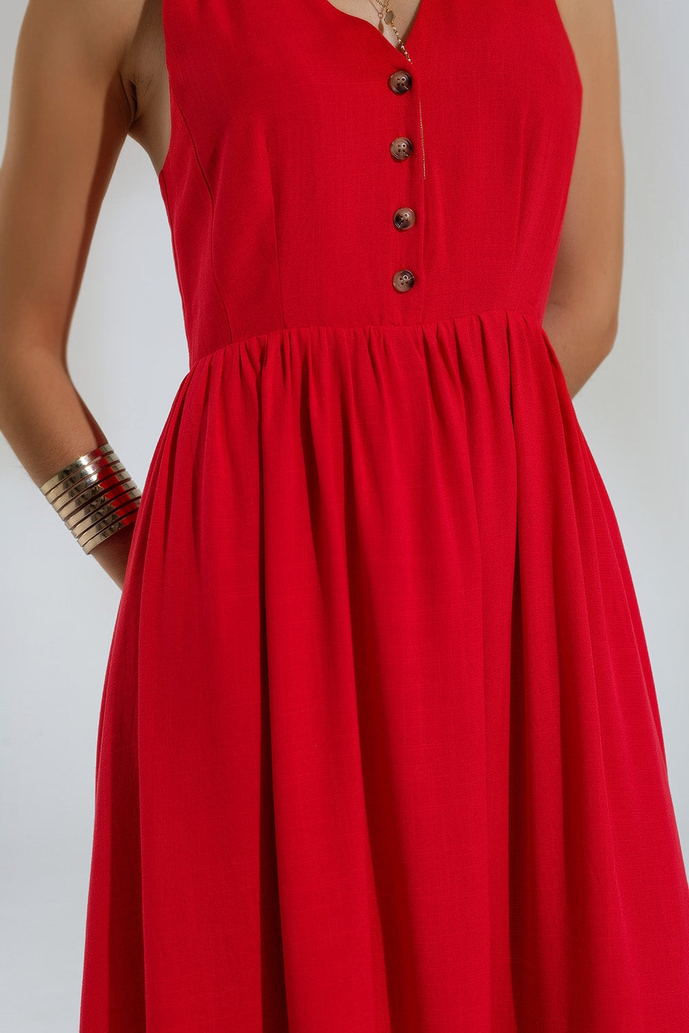 Vestido rojo con detalle de botones Q2