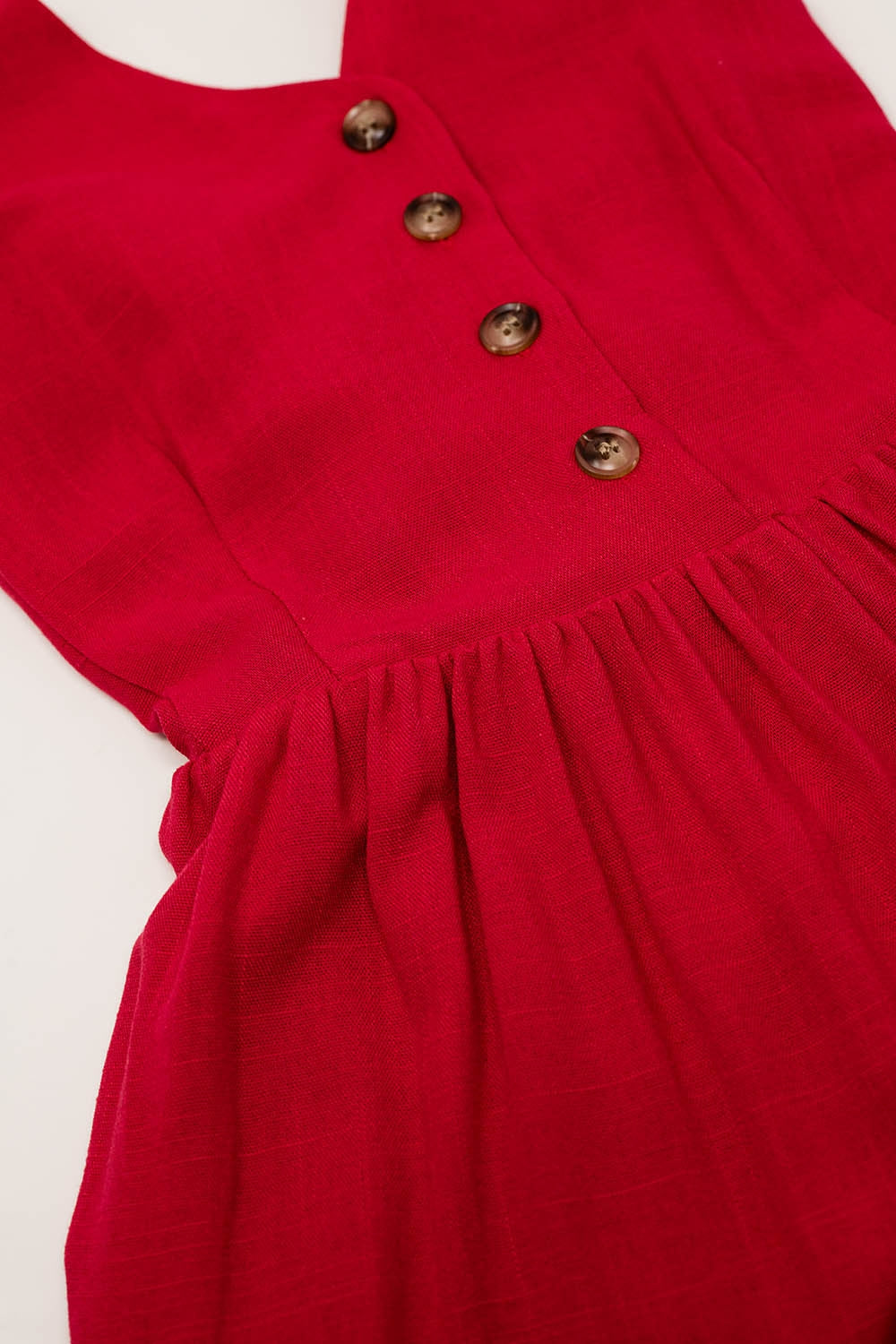 Vestido rojo con detalle de botones Q2