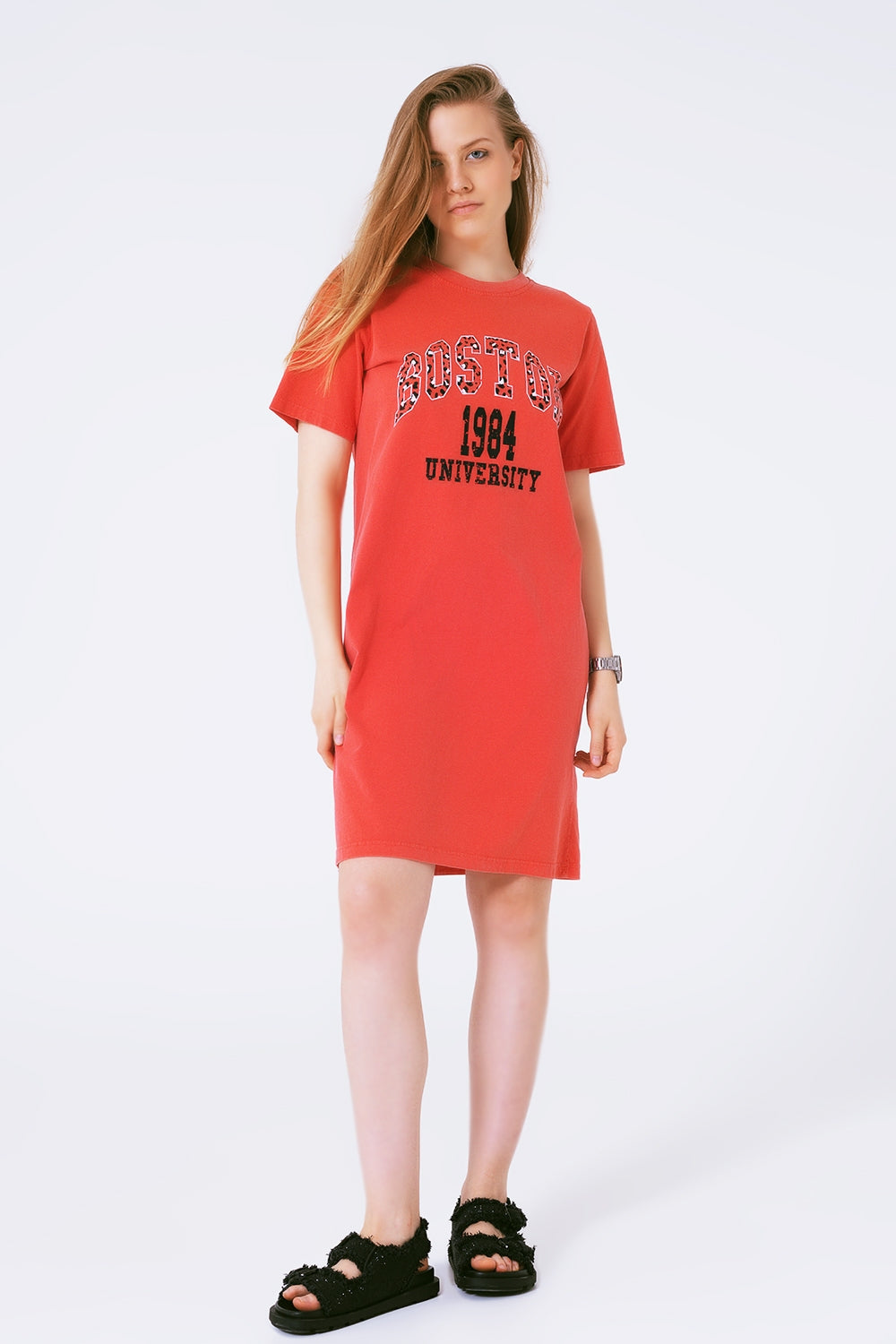 Vestido rojo midi estilo camiseta Boston 1984 University Q2