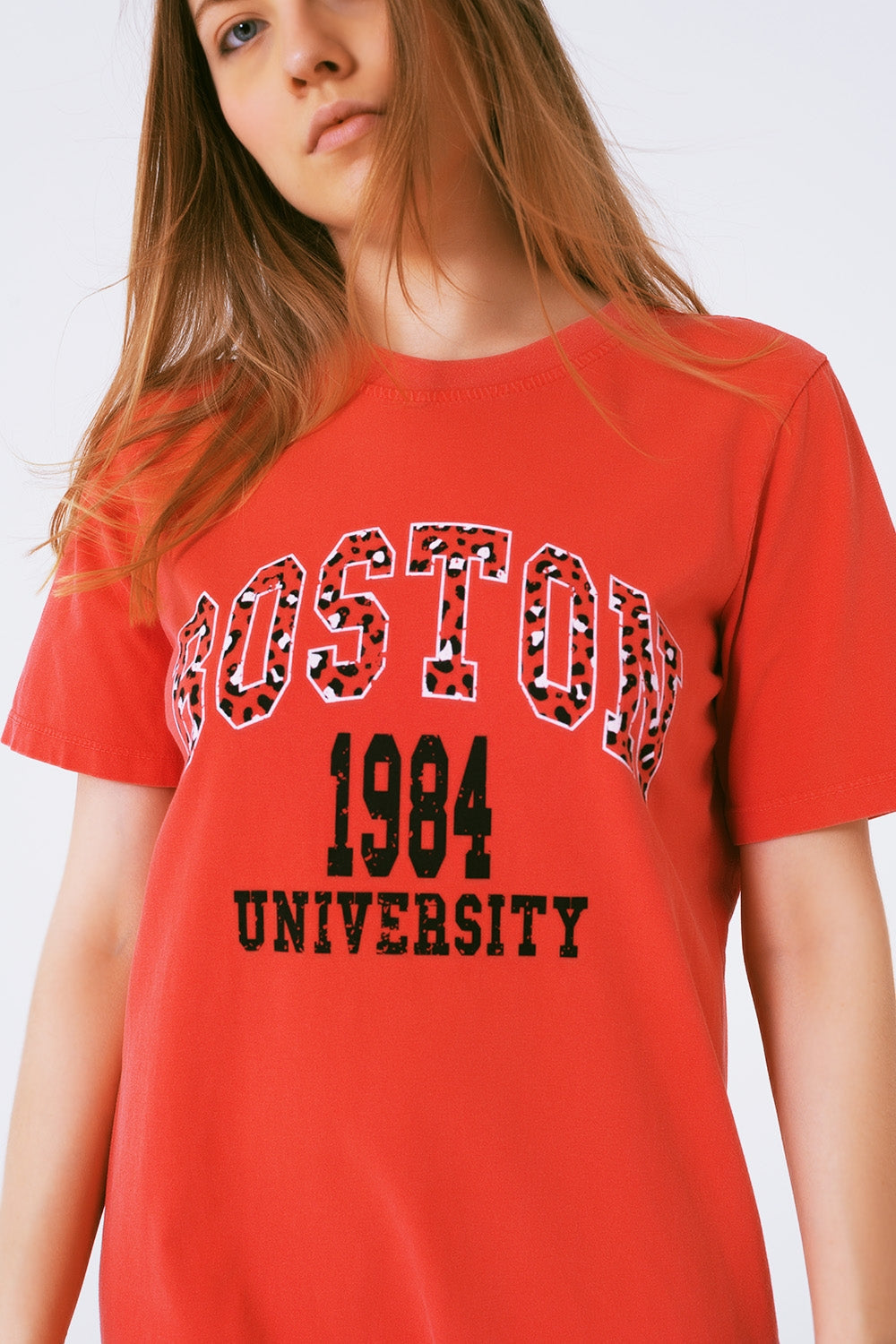 Vestido rojo midi estilo camiseta Boston 1984 University Q2