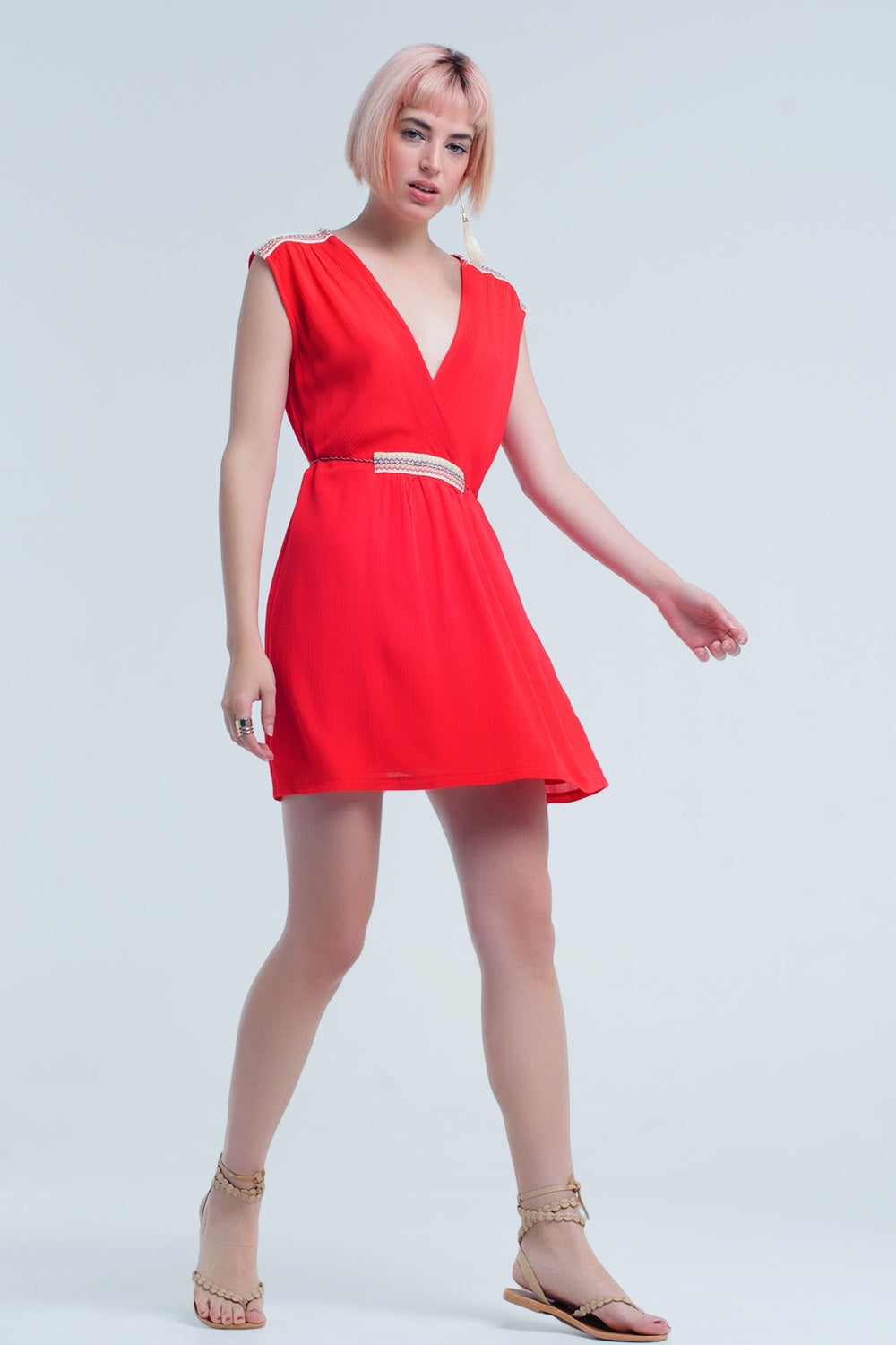 Vestido rojo mini con detalles bordados Q2