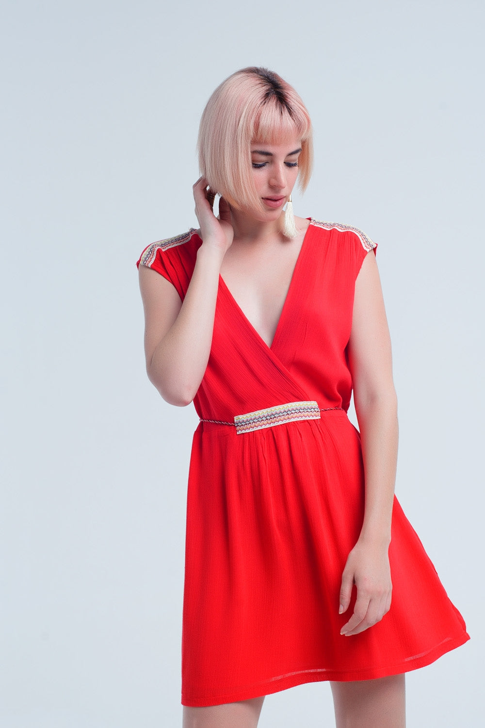 Vestido rojo mini con detalles bordados Q2