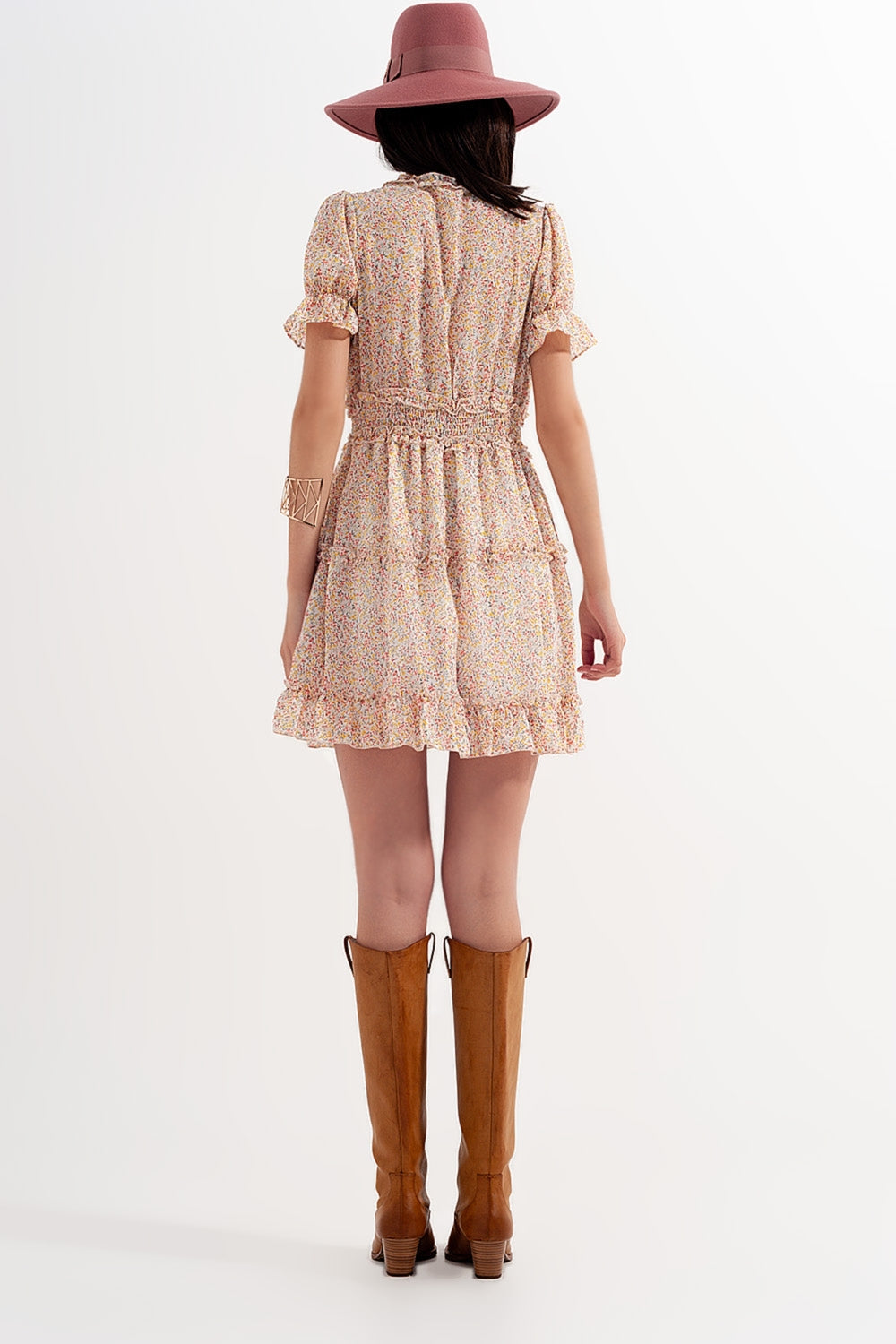 Vestido skater corto amarillo con cintura fruncida y estampado floral Q2