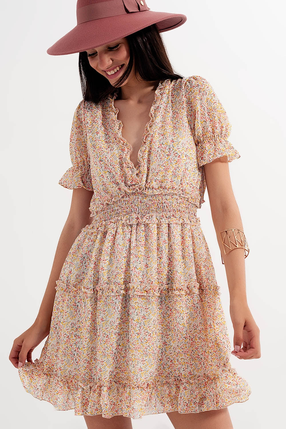 Vestido skater corto amarillo con cintura fruncida y estampado floral Q2