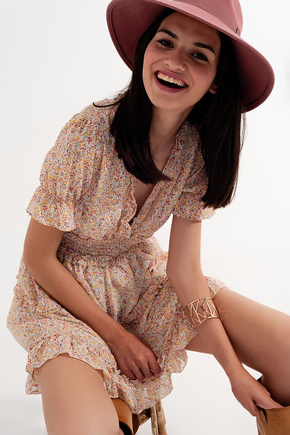 Q2 Vestido skater corto amarillo con cintura fruncida y estampado floral